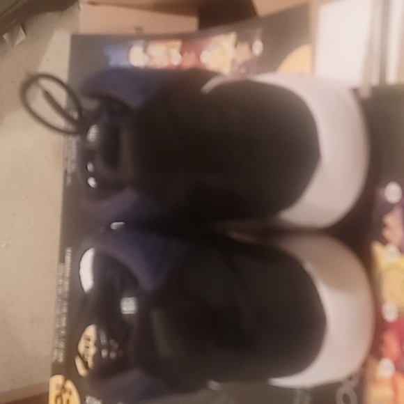 Nike Basketball shoes in great shape sz 11.5 men - Picture 3 of 4